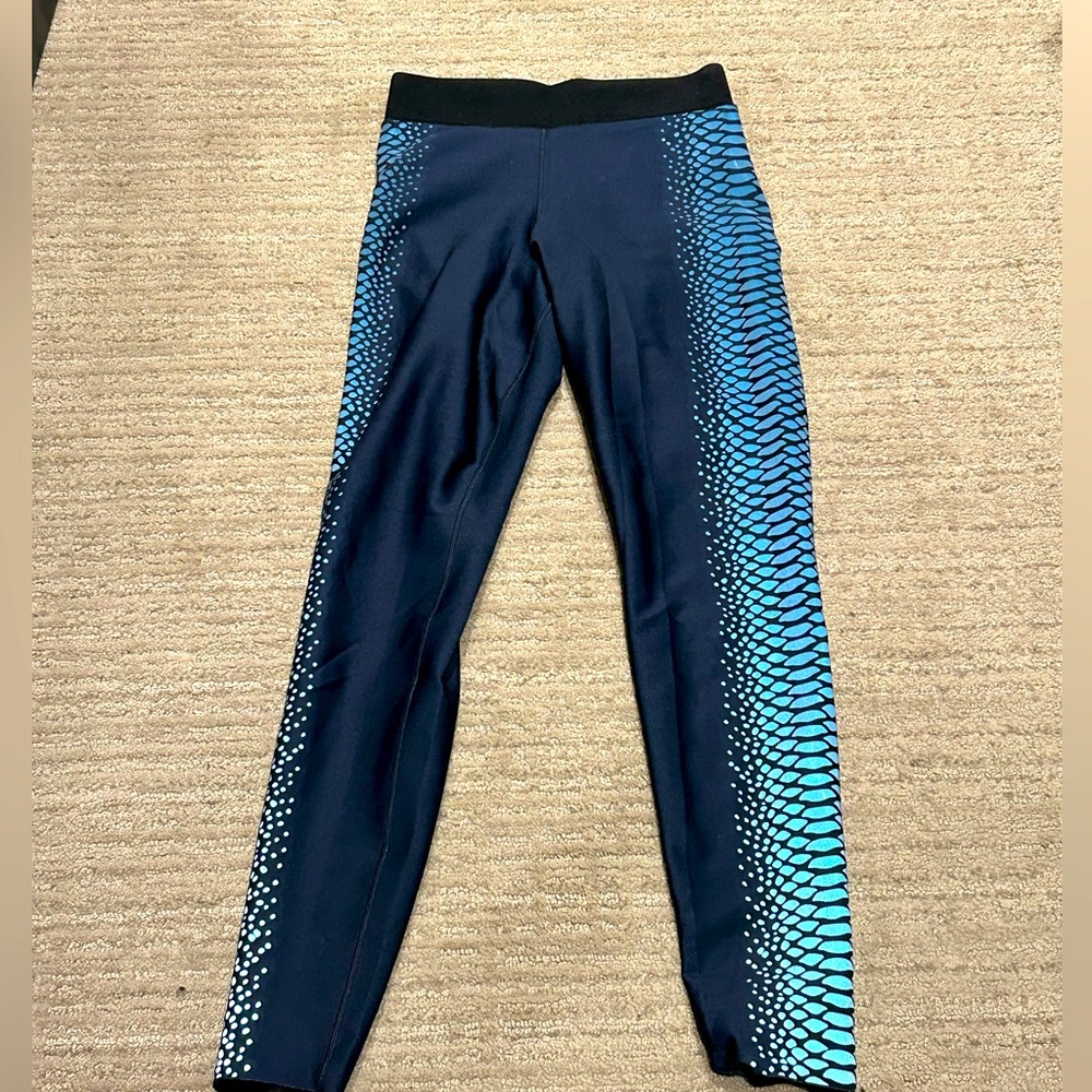 Only worn a few times. Ultracor leggings are top of the line and made to last!